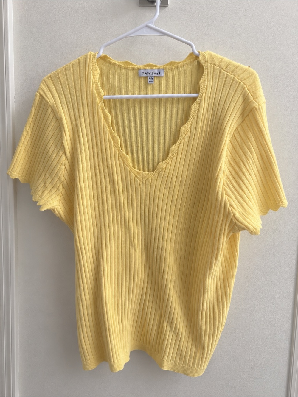 White Birch Yellow Ribbed Knit V-Neck Scalloped Short Sleeve Top 3X Plus Size